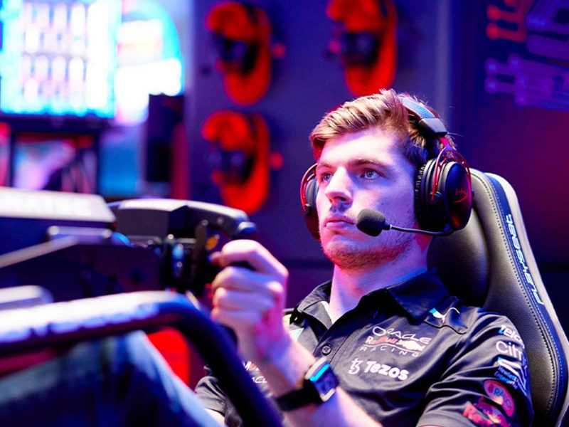 Versenyszimulátor beállítás Max Verstappen tanácsai alapján fékpedál és wheelbase fókuszban