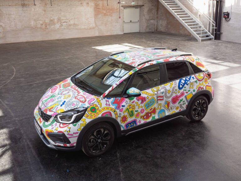 Honda Jazz 25 éves évforduló - jubileumi hibrid kisautó az úton